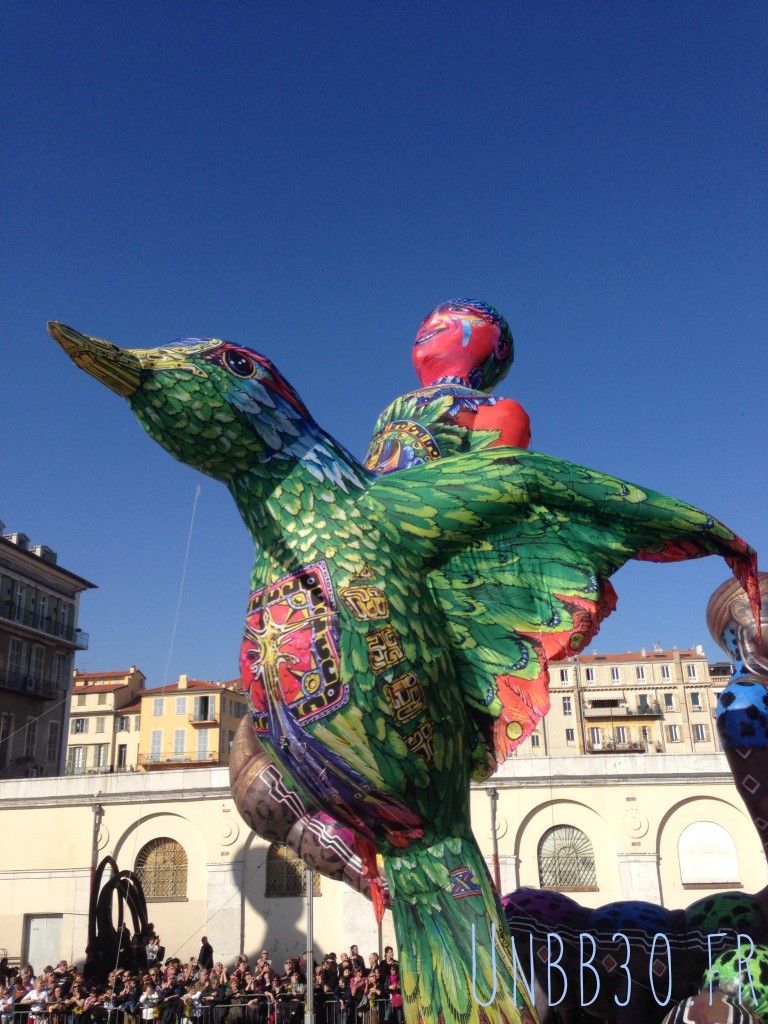 bataille des fleurs carnaval de Nice 06 balllon asiatique