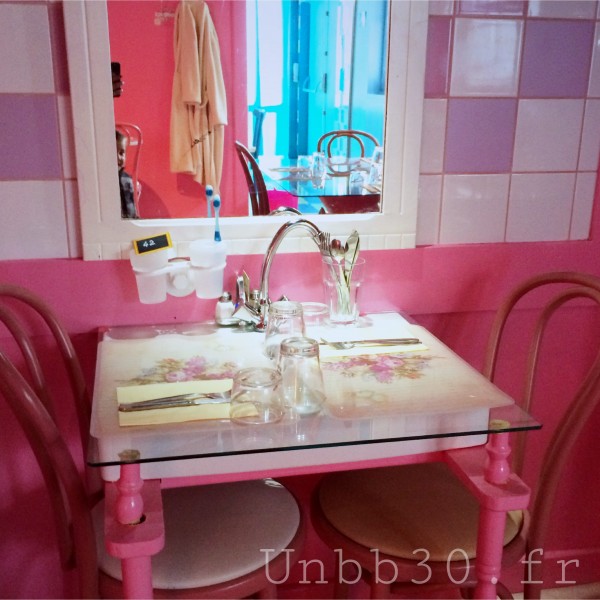 Mamie Bigoude La ROchelle salle de bain rose