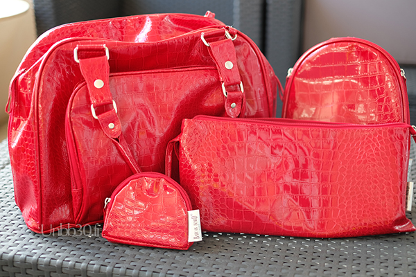 baby on board croco bag rouge avec ses accessoires
