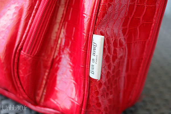 baby on board croco bag rouge avec ses accessoires