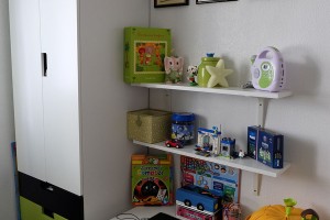 chambre enfant garçon bureau coffre à jouet