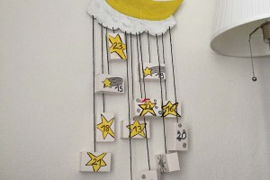 calendrier de l'avent réversible en forme de lune