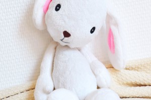 peluche-Pépino-le-petit-agneau-peluche-enfant-ours-kiwi-cadeau-naissance-peluche-1