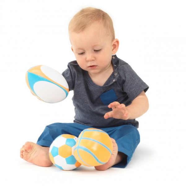 ses premièrs ballons de sport